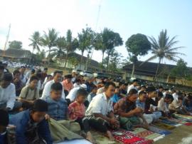 Sholat Hari Raya Idul Adha di Lapangan Desa Gedangrejo